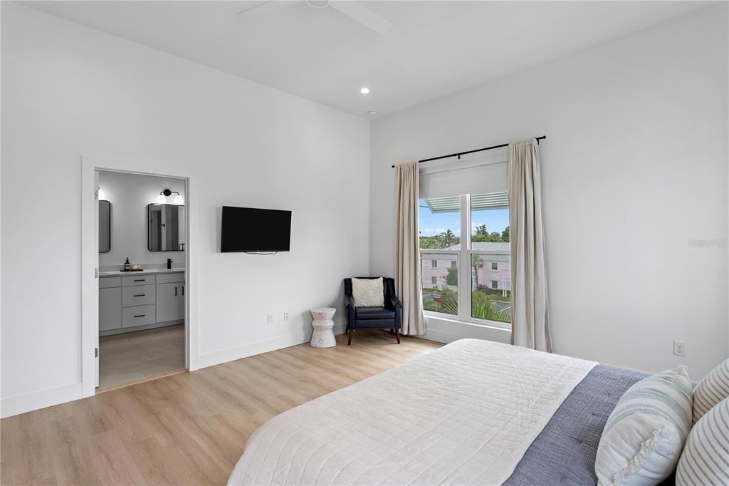 En Venta: $664,990 (3 camas, 2 baños, 2415 Pies cuadrados)