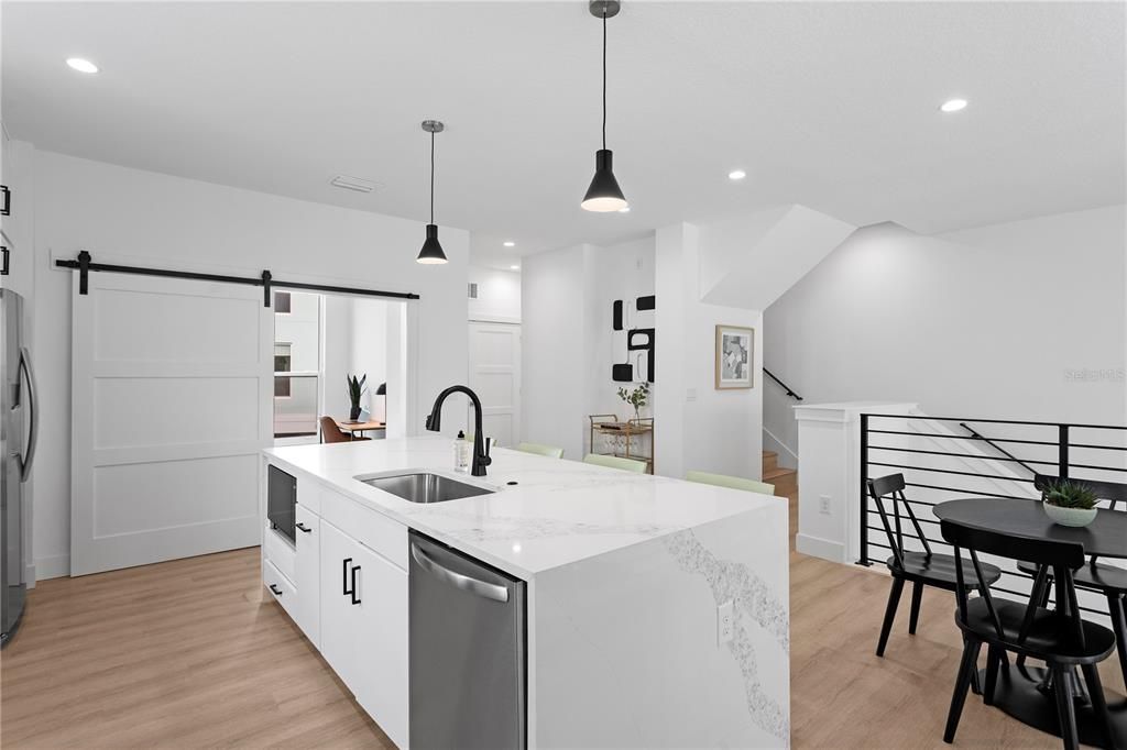 En Venta: $664,990 (3 camas, 2 baños, 2415 Pies cuadrados)