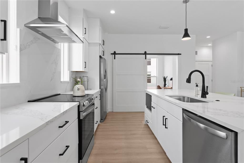 En Venta: $664,990 (3 camas, 2 baños, 2415 Pies cuadrados)