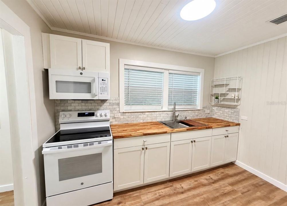 En Venta: $214,500 (2 camas, 1 baños, 792 Pies cuadrados)
