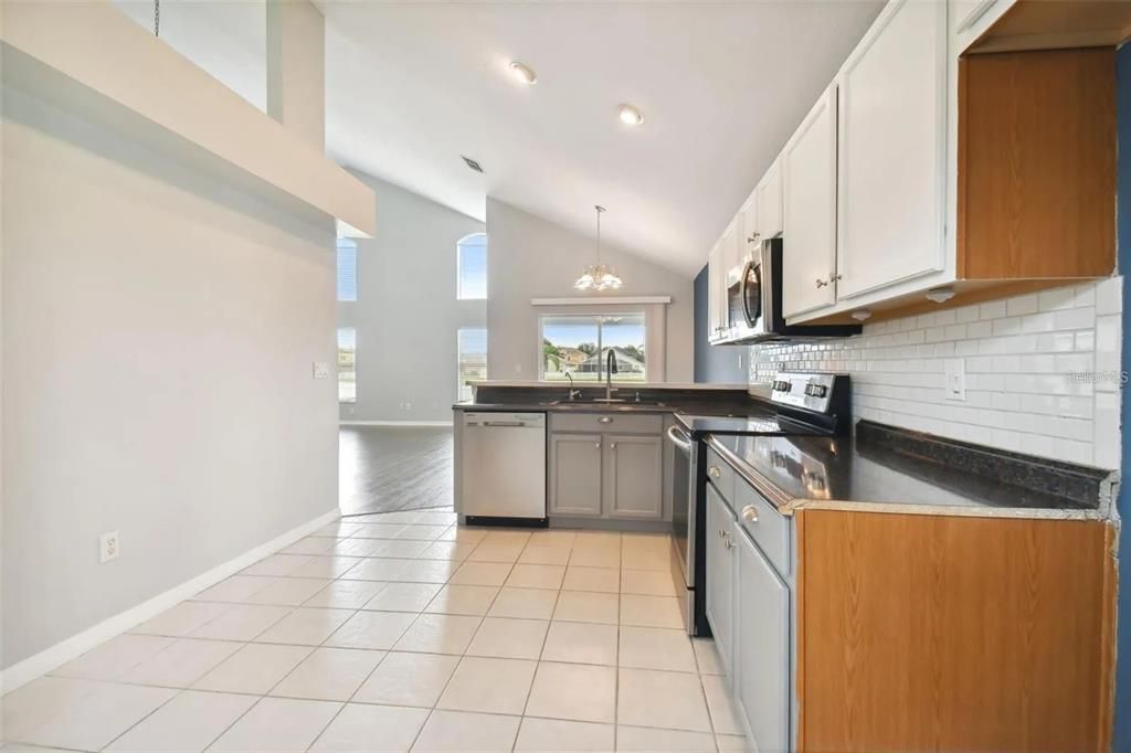 For Rent: $2,300 (3 beds, 2 baths, 1808 Square Feet)