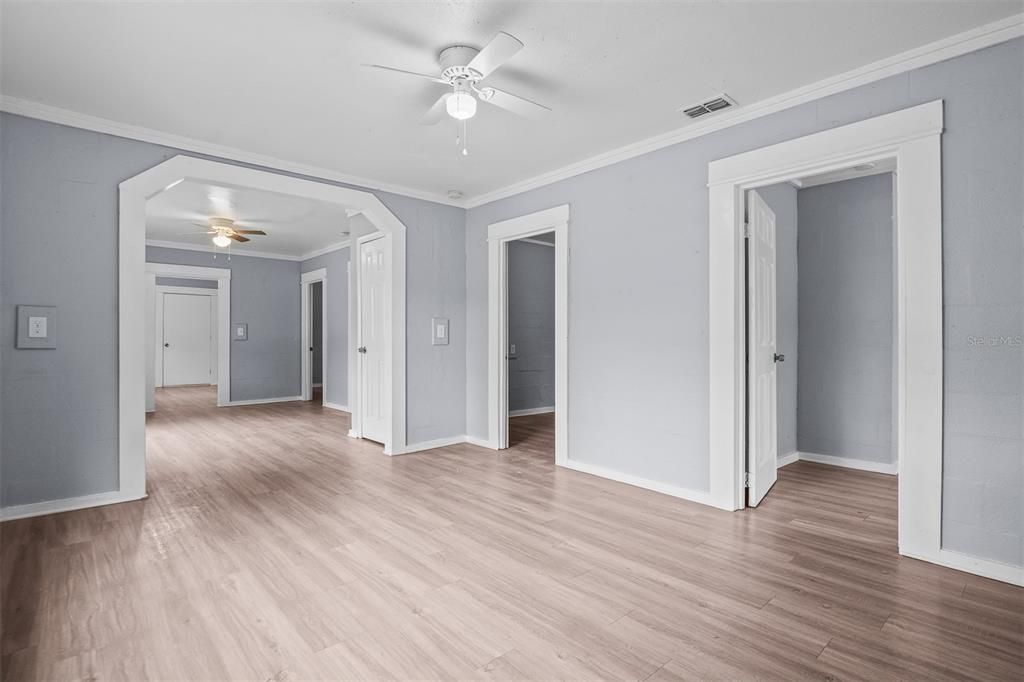 Activo con contrato: $250,000 (4 camas, 2 baños, 1368 Pies cuadrados)