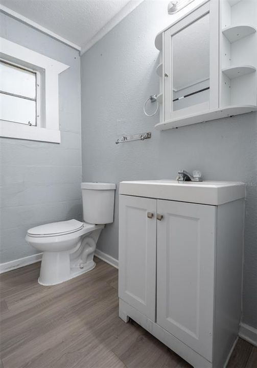 Activo con contrato: $250,000 (4 camas, 2 baños, 1368 Pies cuadrados)