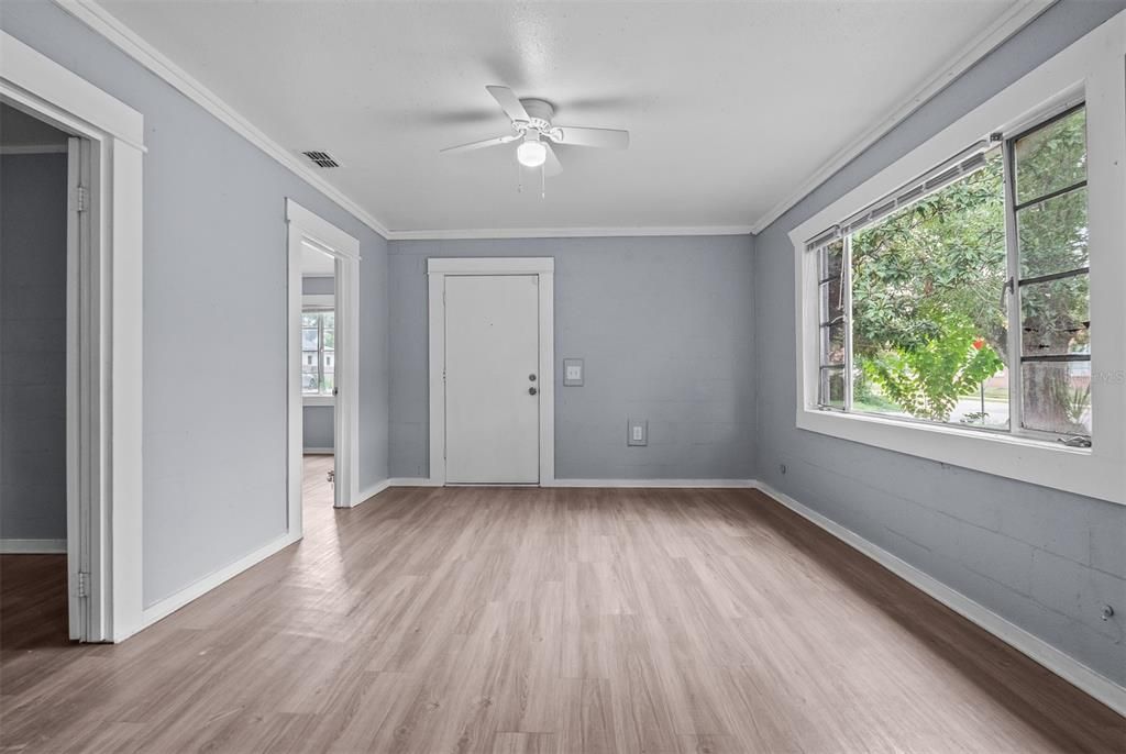 Activo con contrato: $250,000 (4 camas, 2 baños, 1368 Pies cuadrados)