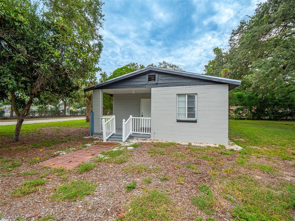 Activo con contrato: $250,000 (4 camas, 2 baños, 1368 Pies cuadrados)