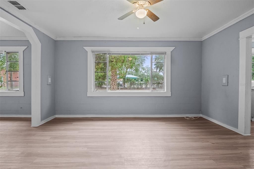 Activo con contrato: $250,000 (4 camas, 2 baños, 1368 Pies cuadrados)