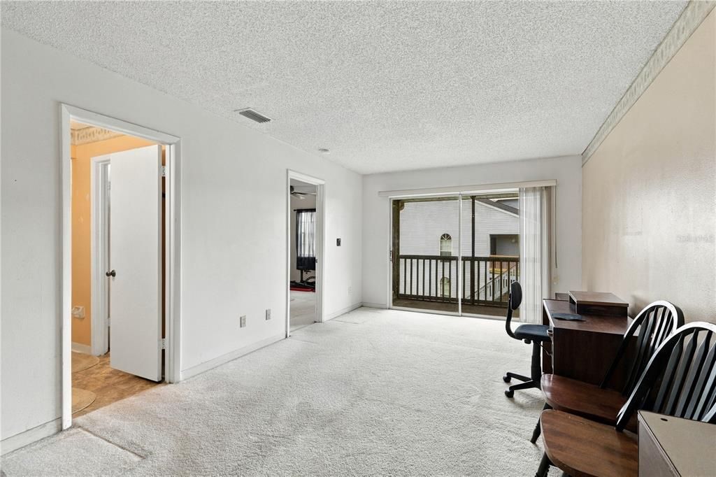 For Sale: $99,900 (1 beds, 1 baths, 706 Square Feet)