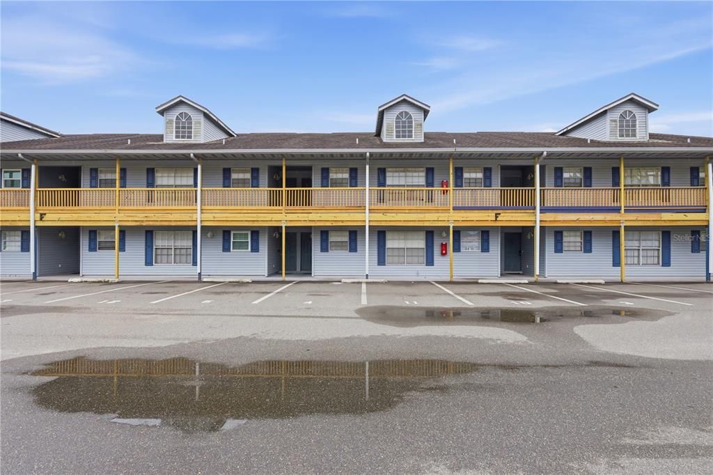 For Sale: $99,900 (1 beds, 1 baths, 706 Square Feet)