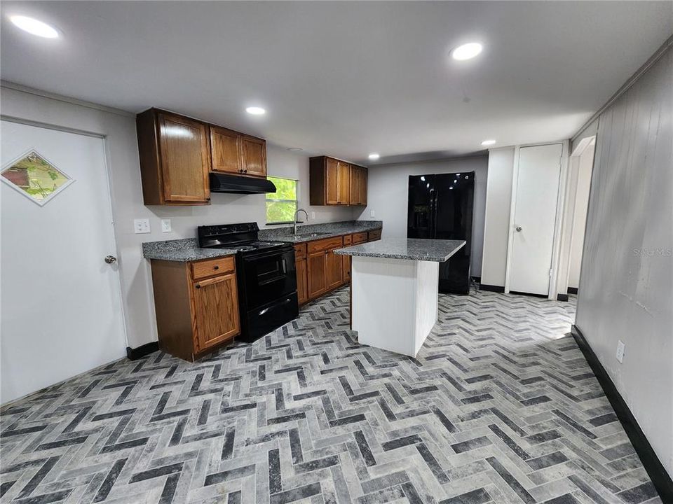For Rent: $1,600 (3 beds, 2 baths, 1368 Square Feet)