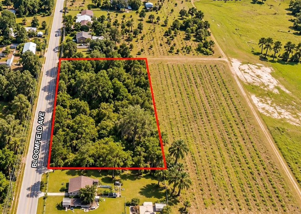 На продажу: $289,900 (2.84 acres)
