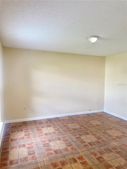 For Rent: $2,100 (4 beds, 2 baths, 2215 Square Feet)