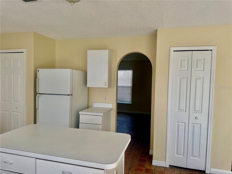 For Rent: $2,100 (4 beds, 2 baths, 2215 Square Feet)
