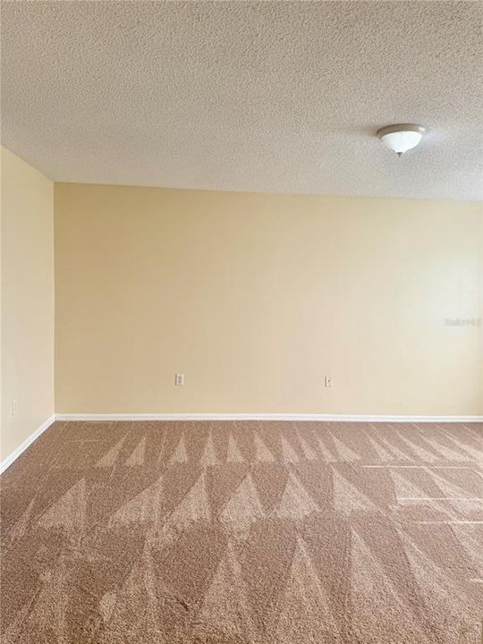 For Rent: $2,100 (4 beds, 2 baths, 2215 Square Feet)