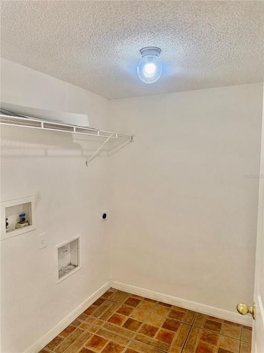 For Rent: $2,100 (4 beds, 2 baths, 2215 Square Feet)