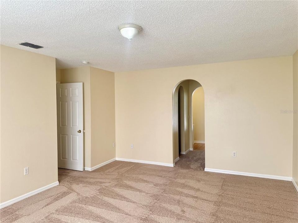 For Rent: $2,100 (4 beds, 2 baths, 2215 Square Feet)