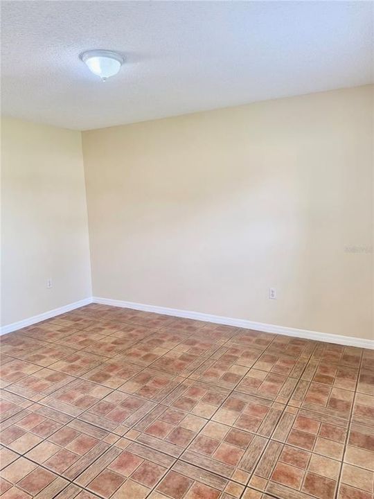 For Rent: $2,100 (4 beds, 2 baths, 2215 Square Feet)