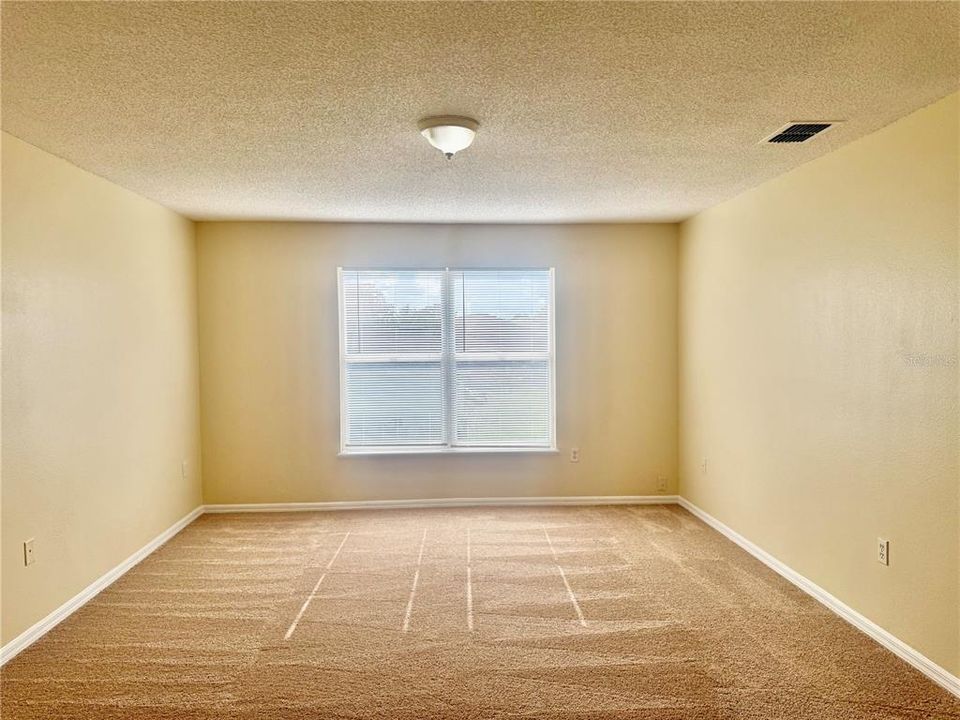 For Rent: $2,100 (4 beds, 2 baths, 2215 Square Feet)