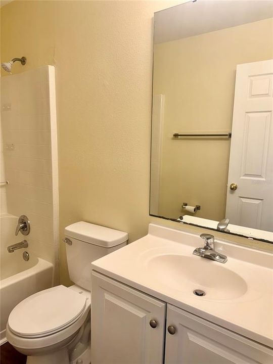 For Rent: $2,100 (4 beds, 2 baths, 2215 Square Feet)