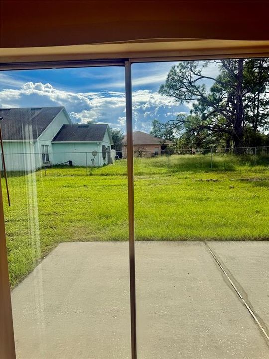 For Rent: $2,100 (4 beds, 2 baths, 2215 Square Feet)