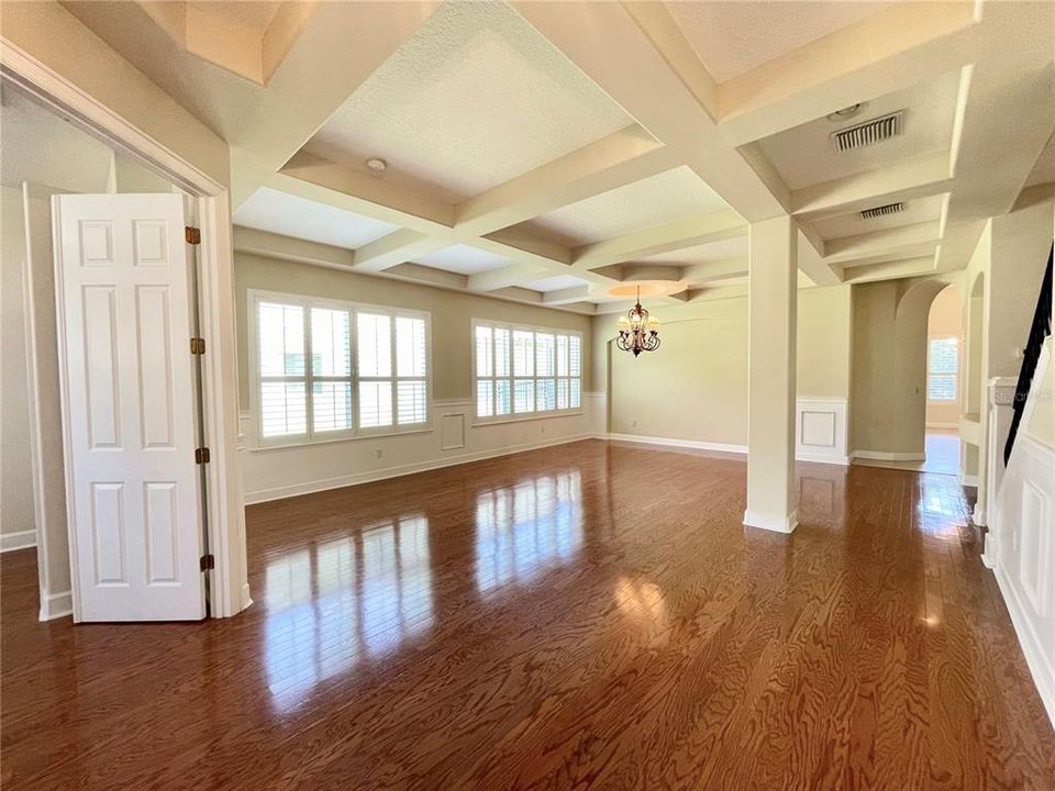 For Rent: $3,795 (5 beds, 3 baths, 3106 Square Feet)