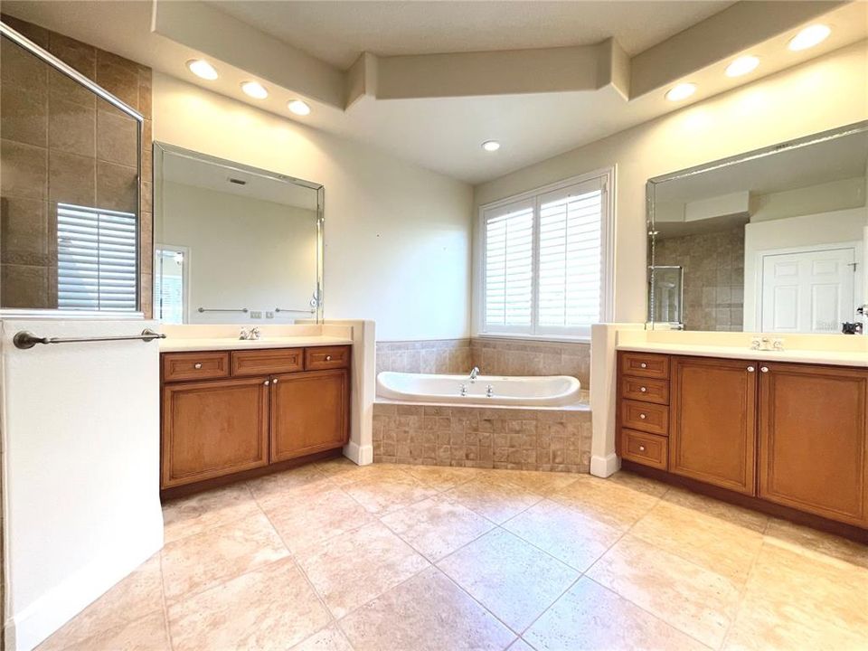For Rent: $3,795 (5 beds, 3 baths, 3106 Square Feet)
