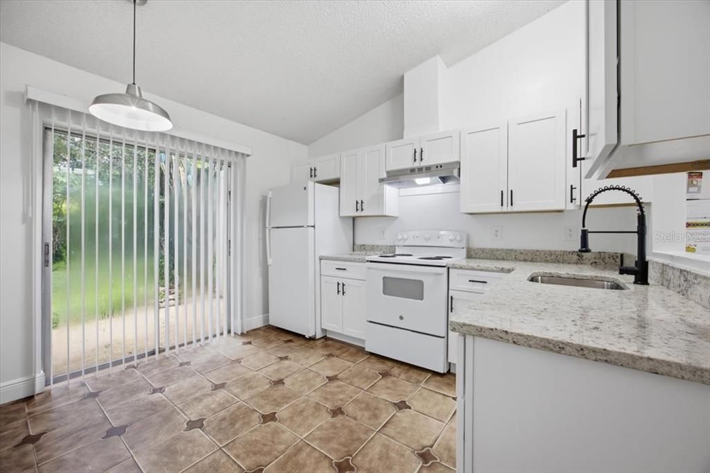 For Rent: $1,650 (2 beds, 2 baths, 837 Square Feet)