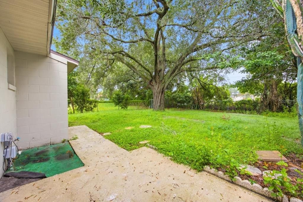 For Rent: $1,650 (2 beds, 2 baths, 837 Square Feet)