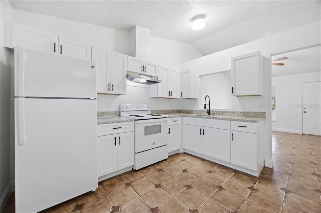 For Rent: $1,650 (2 beds, 2 baths, 837 Square Feet)