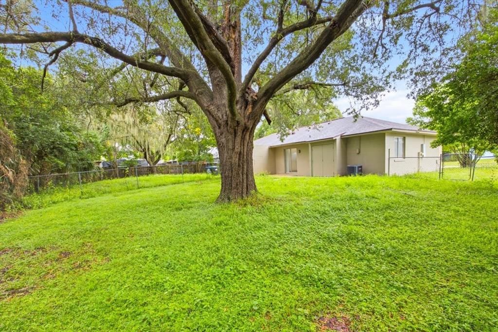 For Rent: $1,650 (2 beds, 2 baths, 837 Square Feet)
