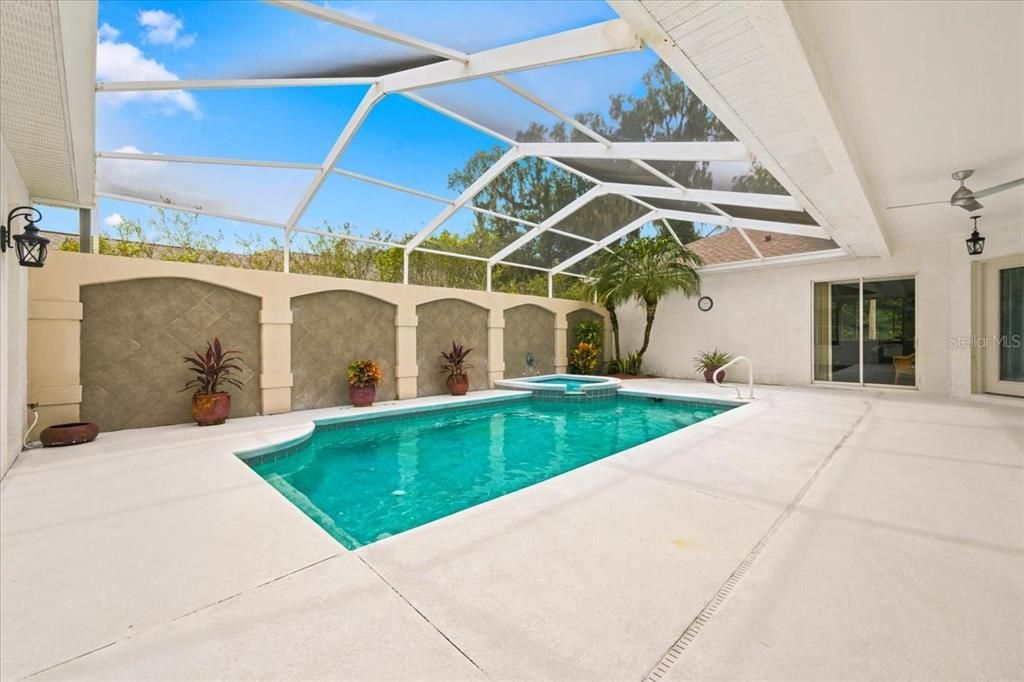 En Venta: $570,000 (3 camas, 3 baños, 2103 Pies cuadrados)