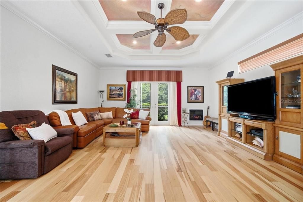 En Venta: $570,000 (3 camas, 3 baños, 2103 Pies cuadrados)