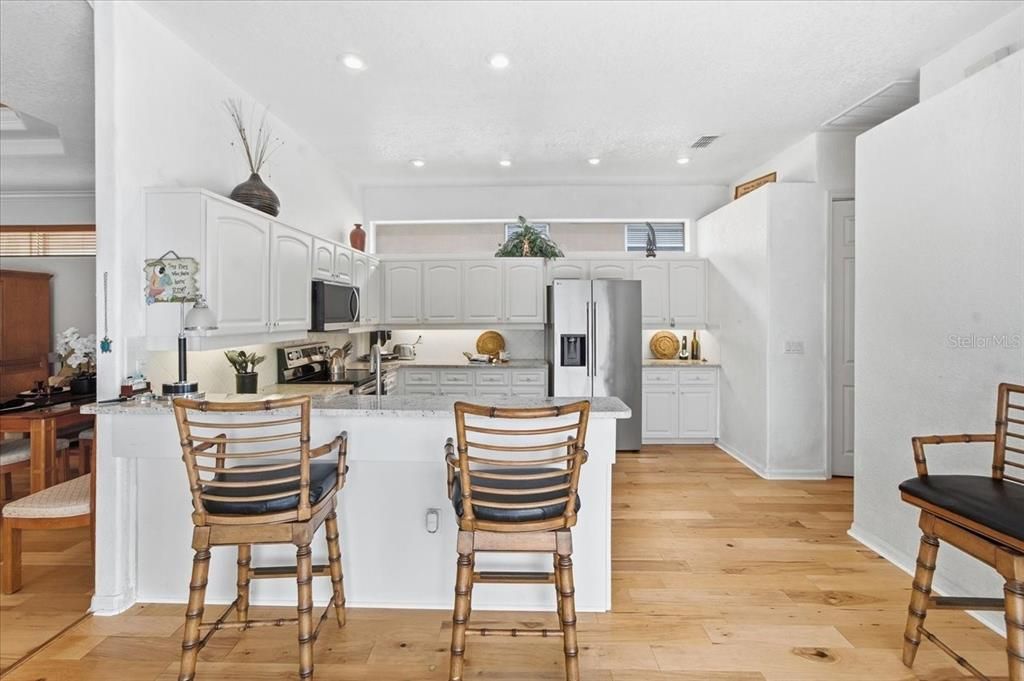 En Venta: $570,000 (3 camas, 3 baños, 2103 Pies cuadrados)
