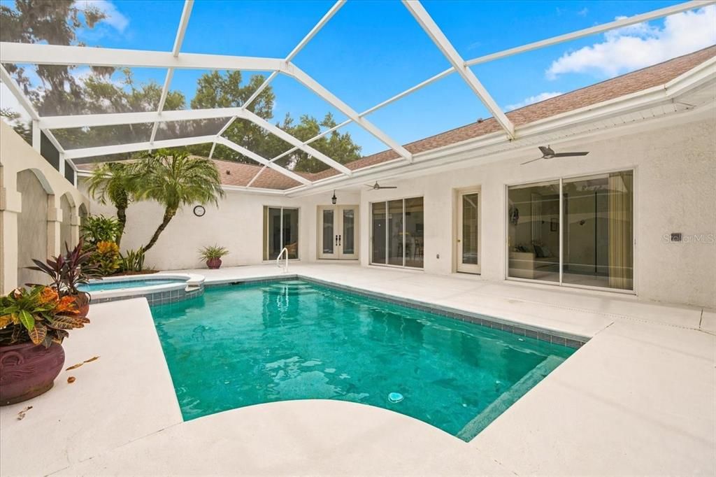 En Venta: $570,000 (3 camas, 3 baños, 2103 Pies cuadrados)