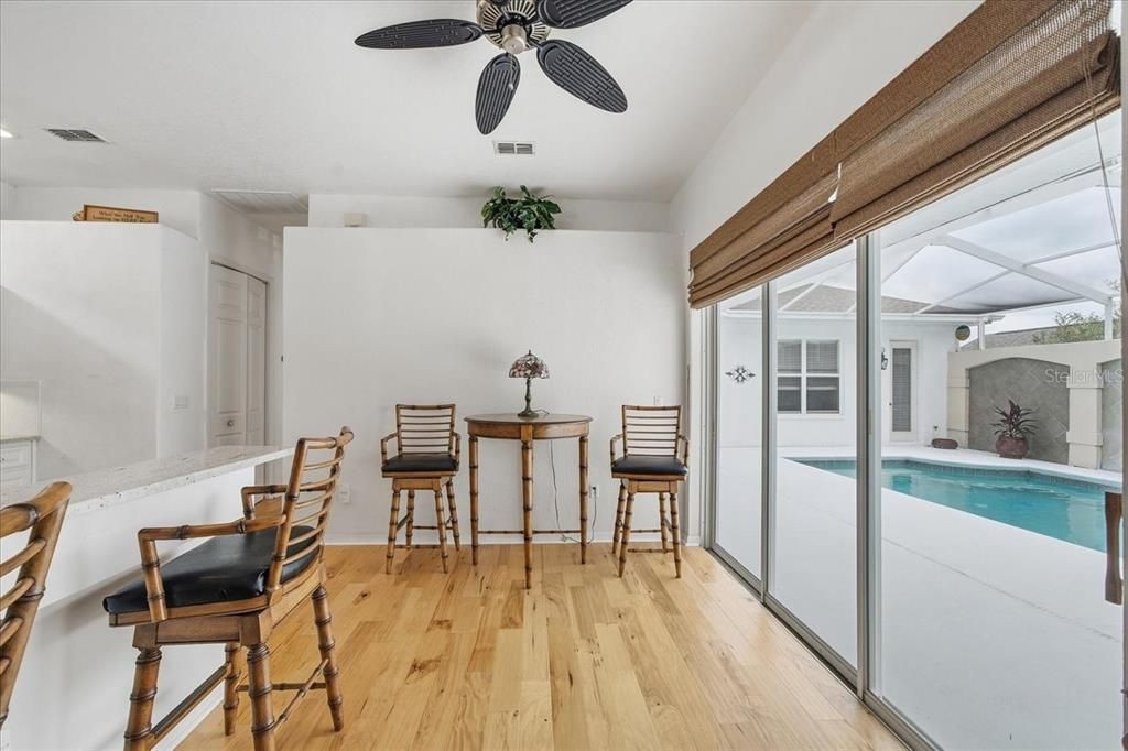 En Venta: $570,000 (3 camas, 3 baños, 2103 Pies cuadrados)