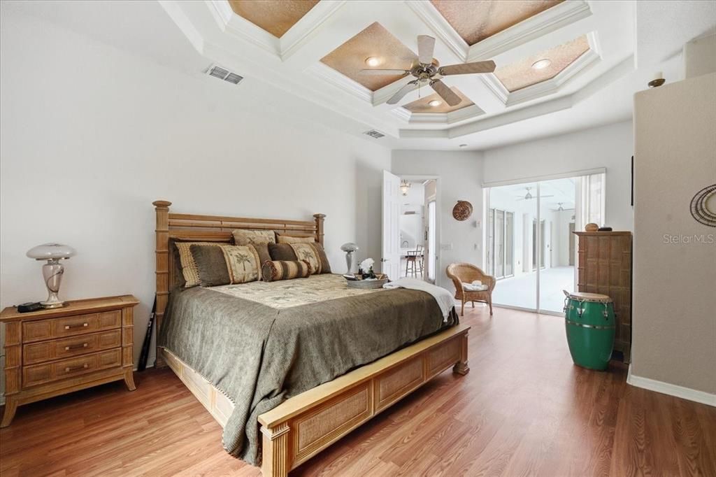 En Venta: $570,000 (3 camas, 3 baños, 2103 Pies cuadrados)