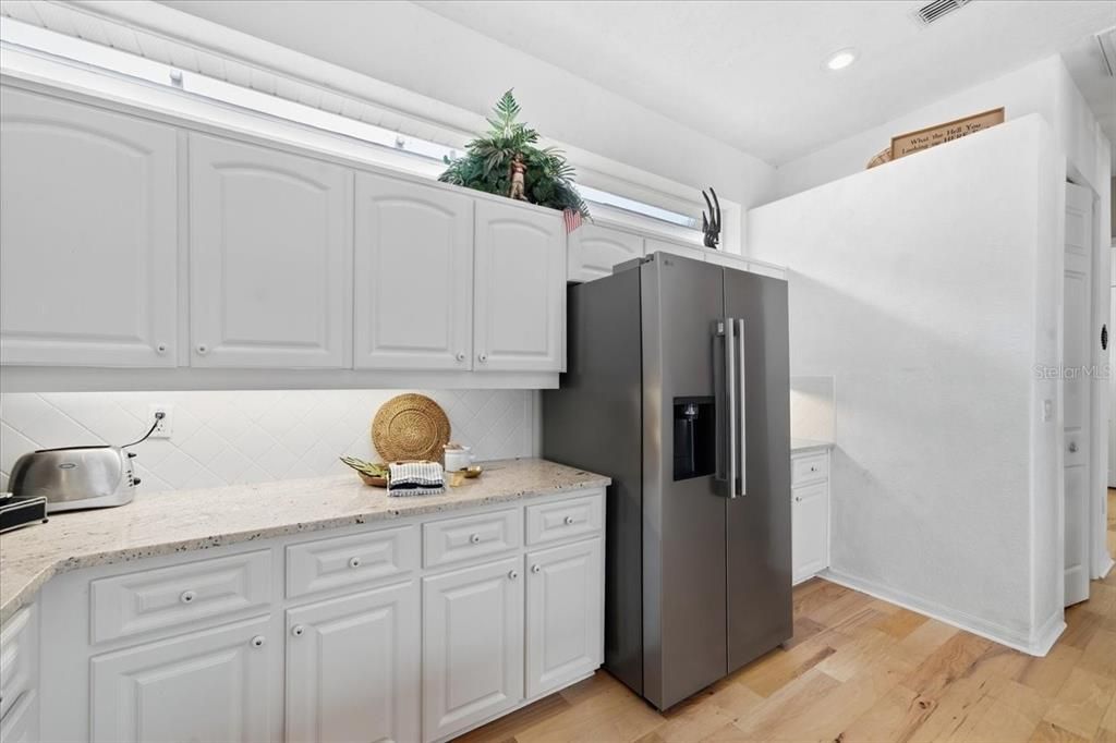 En Venta: $570,000 (3 camas, 3 baños, 2103 Pies cuadrados)