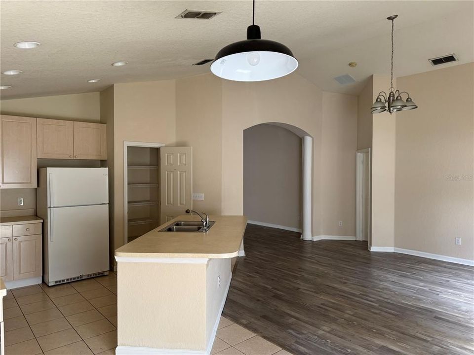 В аренду: $2,495 (3 спален, 2 ванн, 1746 Квадратных фут)