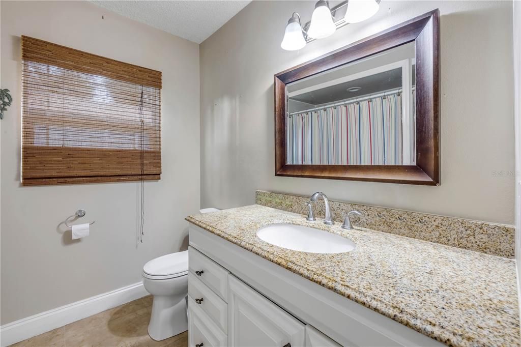 Activo con contrato: $385,000 (3 camas, 2 baños, 1833 Pies cuadrados)