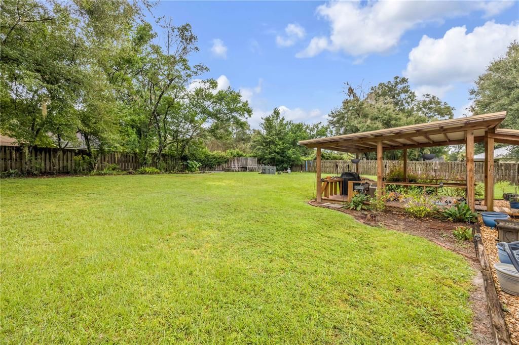 Activo con contrato: $385,000 (3 camas, 2 baños, 1833 Pies cuadrados)