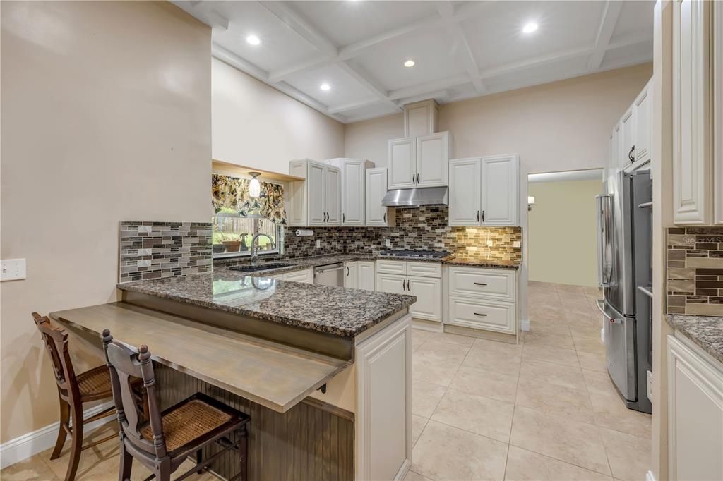 Activo con contrato: $385,000 (3 camas, 2 baños, 1833 Pies cuadrados)