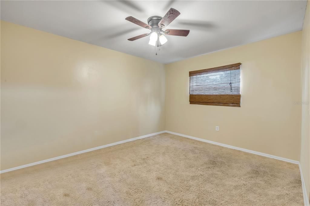 Activo con contrato: $385,000 (3 camas, 2 baños, 1833 Pies cuadrados)