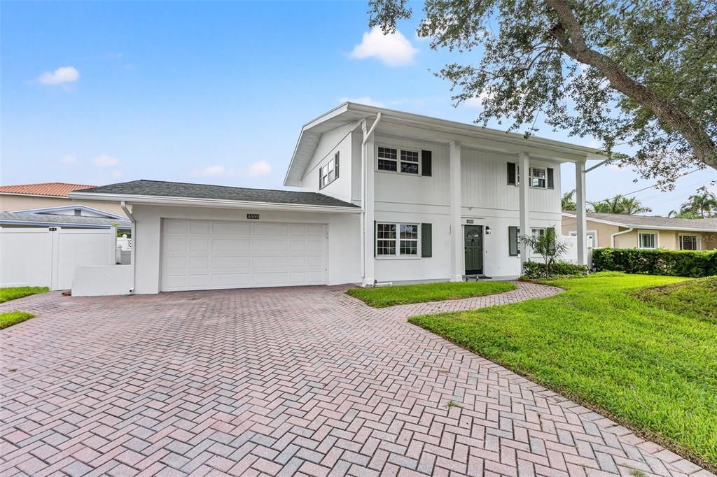 For Rent: $4,900 (3 beds, 3 baths, 2617 Square Feet)