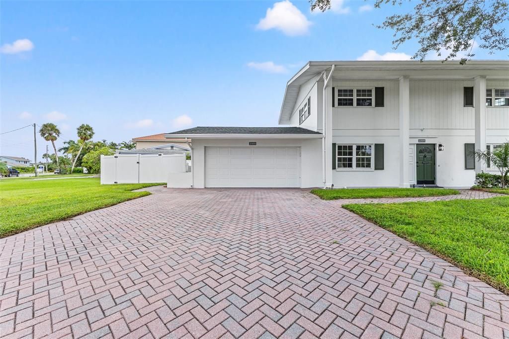 For Rent: $4,900 (3 beds, 3 baths, 2617 Square Feet)