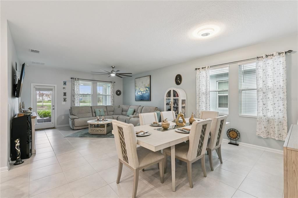 En Venta: $419,990 (4 camas, 3 baños, 2061 Pies cuadrados)
