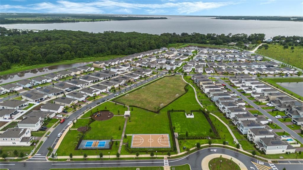 En Venta: $419,990 (4 camas, 3 baños, 2061 Pies cuadrados)