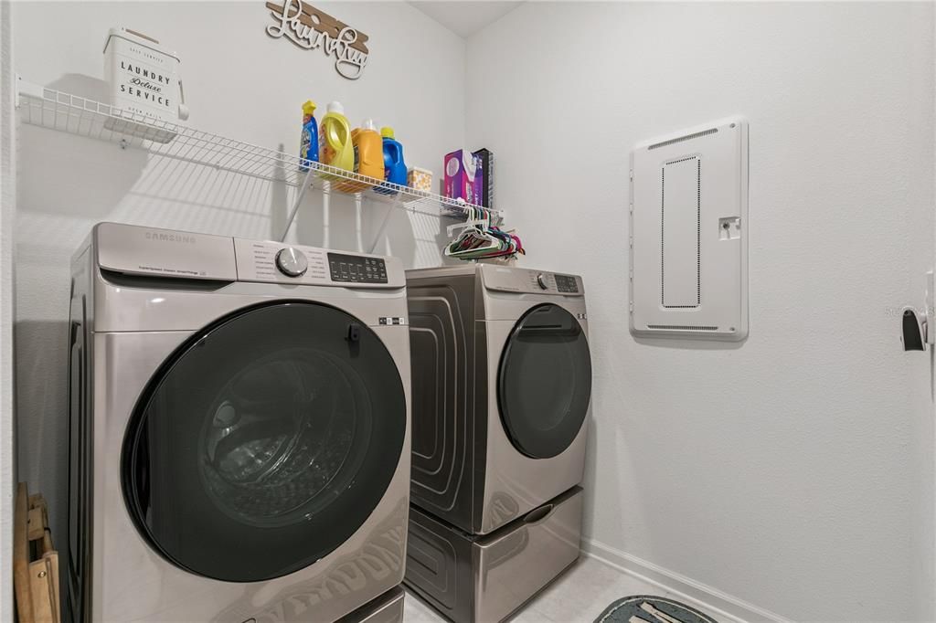 En Venta: $419,990 (4 camas, 3 baños, 2061 Pies cuadrados)