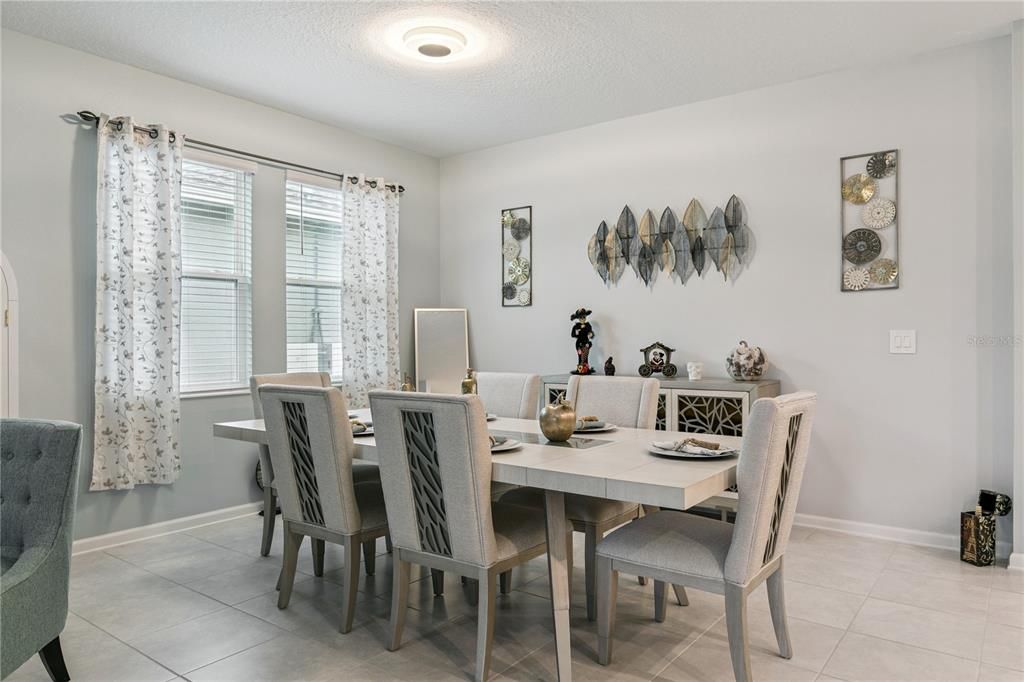 En Venta: $419,990 (4 camas, 3 baños, 2061 Pies cuadrados)