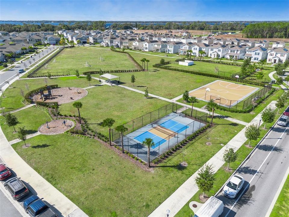 En Venta: $419,990 (4 camas, 3 baños, 2061 Pies cuadrados)