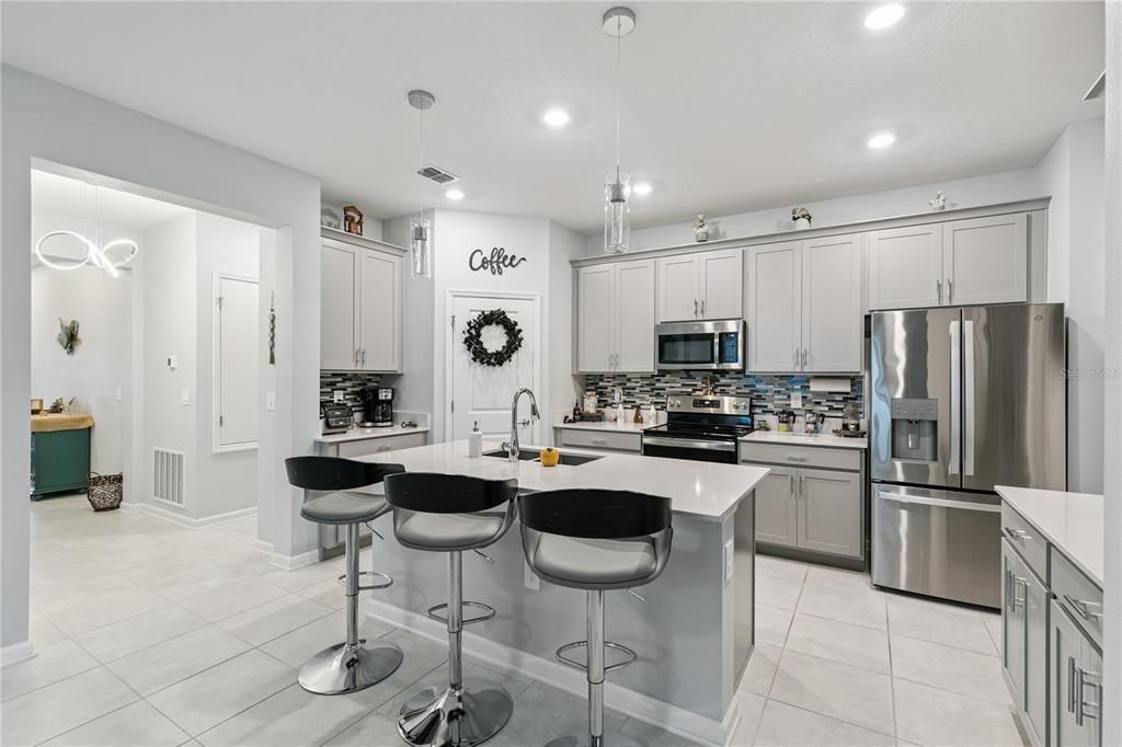 En Venta: $419,990 (4 camas, 3 baños, 2061 Pies cuadrados)