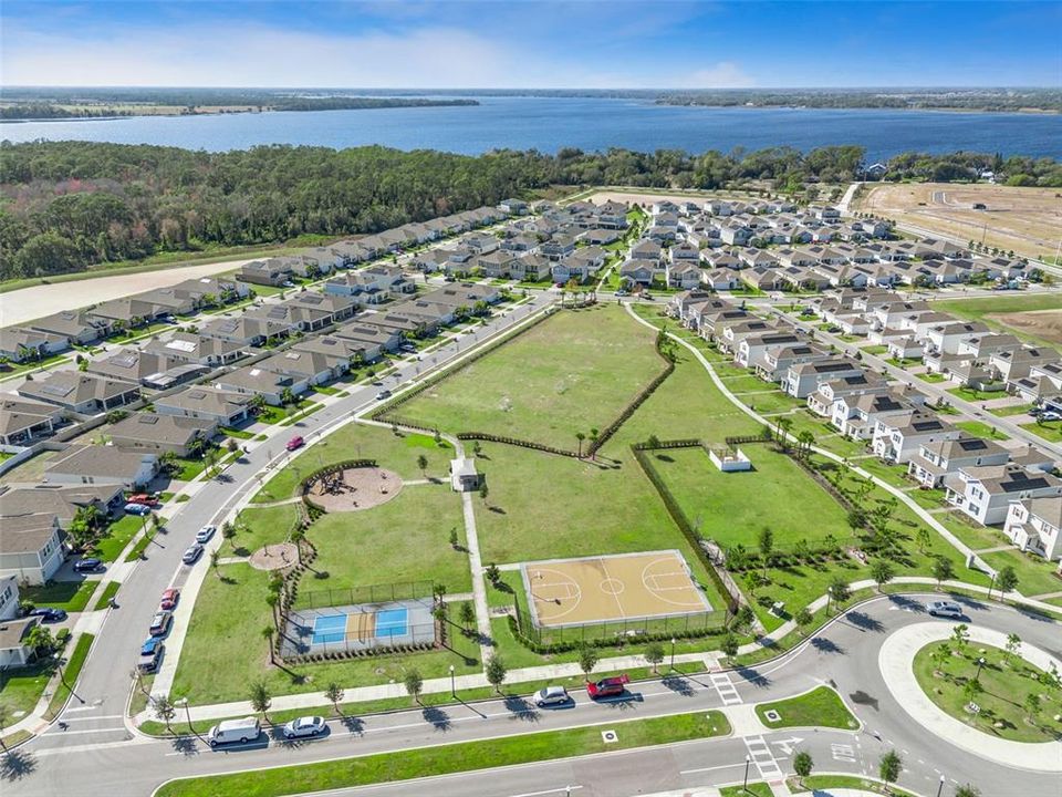 En Venta: $419,990 (4 camas, 3 baños, 2061 Pies cuadrados)
